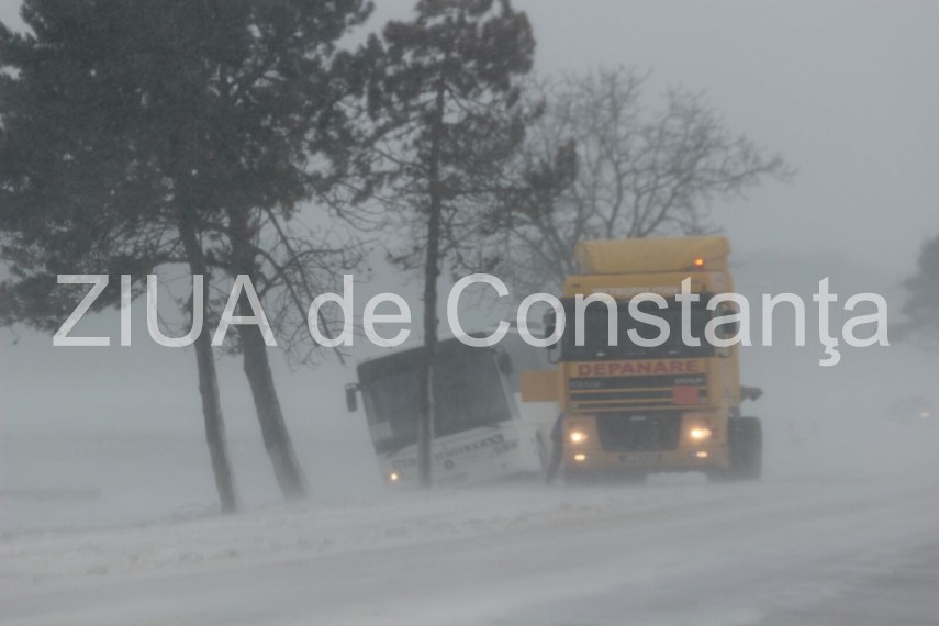 vremea rea face victime la constanta pe dn3 doua tiruri si un autobuz au iesit de pe carosabil o masina vremea rea face victime la constanta pe dn3 doua tiruri si un autobuz au iesit de pe carosabil o masina