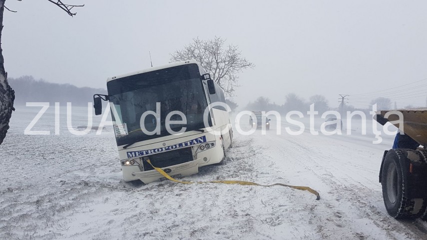 vremea rea face victime la constanta pe dn3 doua tiruri si un autobuz au iesit de pe carosabil o masina vremea rea face victime la constanta pe dn3 doua tiruri si un autobuz au iesit de pe carosabil o masina