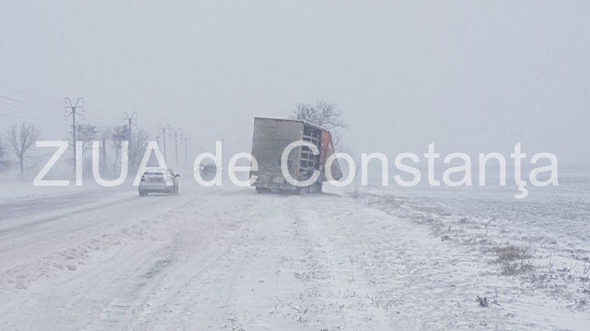 vremea rea face victime la constanta pe dn3 doua tiruri si un autobuz au iesit de pe carosabil o masina vremea rea face victime la constanta pe dn3 doua tiruri si un autobuz au iesit de pe carosabil o masina