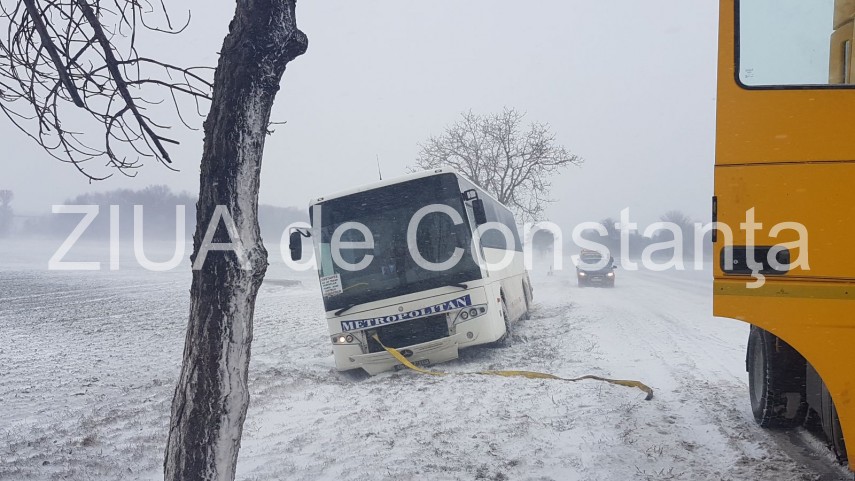 vremea rea face victime la constanta pe dn3 doua tiruri si un autobuz au iesit de pe carosabil o masina vremea rea face victime la constanta pe dn3 doua tiruri si un autobuz au iesit de pe carosabil o masina