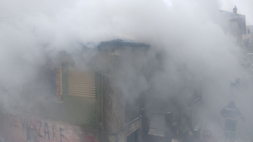 alerta la tulcea un incendiu a cuprins o locuinta din municipiu flacarile ameninta sa se extinda si la alerta la tulcea un incendiu a cuprins o locuinta din municipiu flacarile ameninta sa se extinda si la