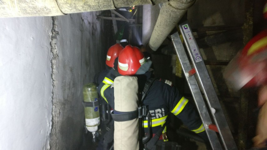 incendiu la o cladire din zona industriala a municipiului tulcea pompierii au intervenit pentru stingerea incendiu la o cladire din zona industriala a municipiului tulcea pompierii au intervenit pentru stingerea