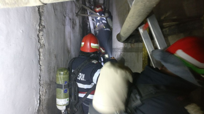 incendiu la o cladire din zona industriala a municipiului tulcea pompierii au intervenit pentru stingerea incendiu la o cladire din zona industriala a municipiului tulcea pompierii au intervenit pentru stingerea