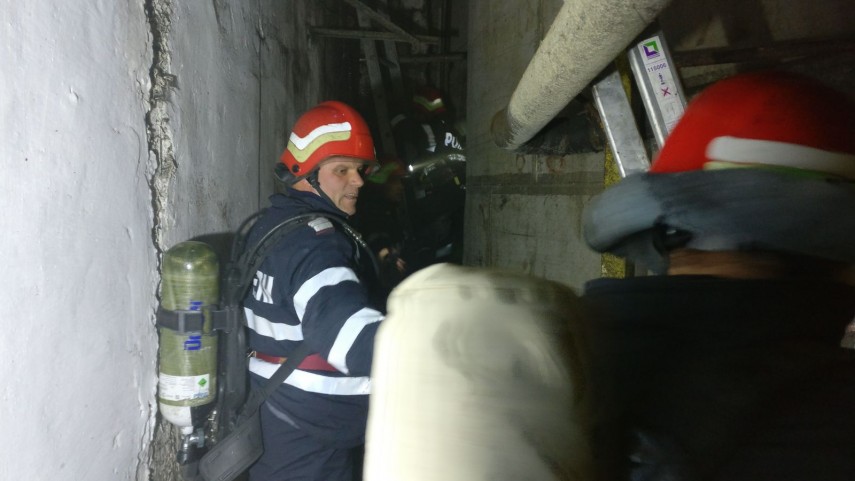 incendiu la o cladire din zona industriala a municipiului tulcea pompierii au intervenit pentru stingerea incendiu la o cladire din zona industriala a municipiului tulcea pompierii au intervenit pentru stingerea