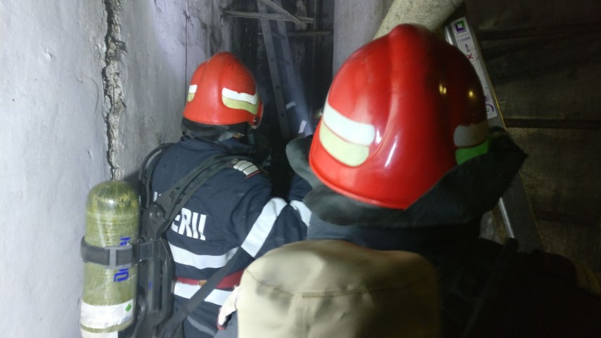 incendiu la o cladire din zona industriala a municipiului tulcea pompierii au intervenit pentru stingerea incendiu la o cladire din zona industriala a municipiului tulcea pompierii au intervenit pentru stingerea