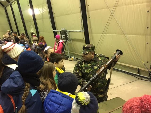 micutii cercetasi in vizita la baza militara de la mihail kogalniceanu galerie foto 653380 micutii cercetasi in vizita la baza militara de la mihail kogalniceanu galerie foto 653380