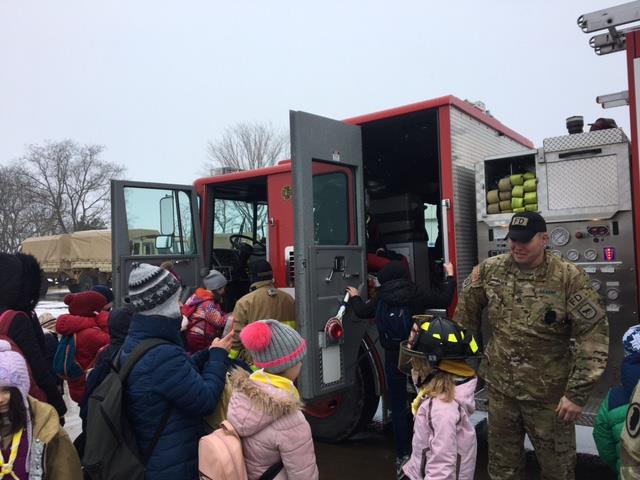 micutii cercetasi in vizita la baza militara de la mihail kogalniceanu galerie foto 653380 micutii cercetasi in vizita la baza militara de la mihail kogalniceanu galerie foto 653380
