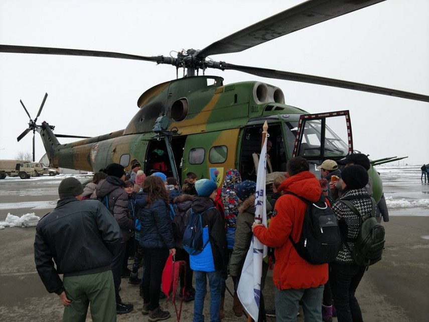 micutii cercetasi in vizita la baza militara de la mihail kogalniceanu galerie foto 653380 micutii cercetasi in vizita la baza militara de la mihail kogalniceanu galerie foto 653380