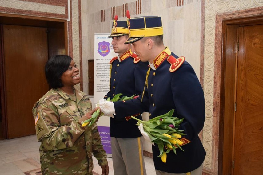 femei in uniforma 8 martie a trecut fotografiile raman militari politiste marinari aviatori pompieri femei in uniforma 8 martie a trecut fotografiile raman militari politiste marinari aviatori pompieri