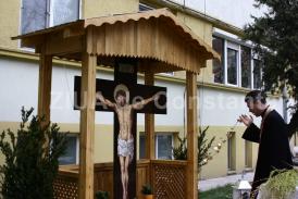 Fereastră spre cer  Asociaţia „Suflete Deschise“ şi Arimex Comexim 2000 SRL vor realiza o troiţă în curtea Spitalului CFR Constanţa