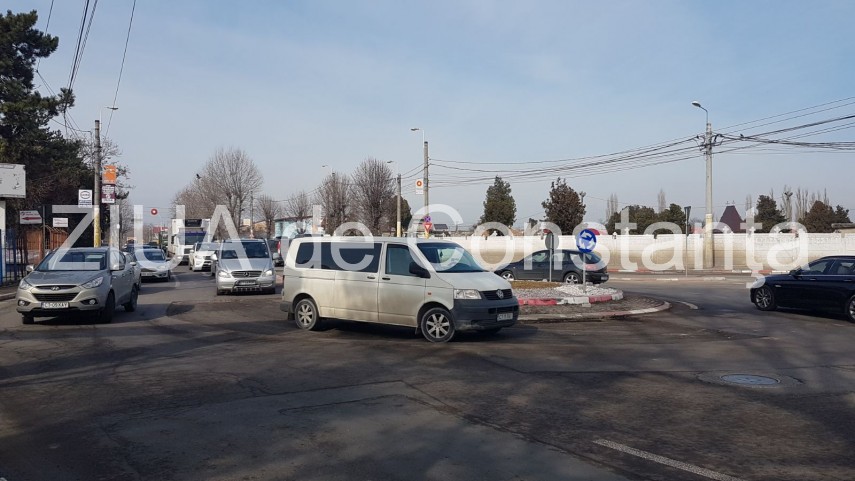 trafic ingreunat in municipiul constanta la intersectia bulevardelor i c bratianu si aurel vlaicu de trafic ingreunat in municipiul constanta la intersectia bulevardelor i c bratianu si aurel vlaicu de