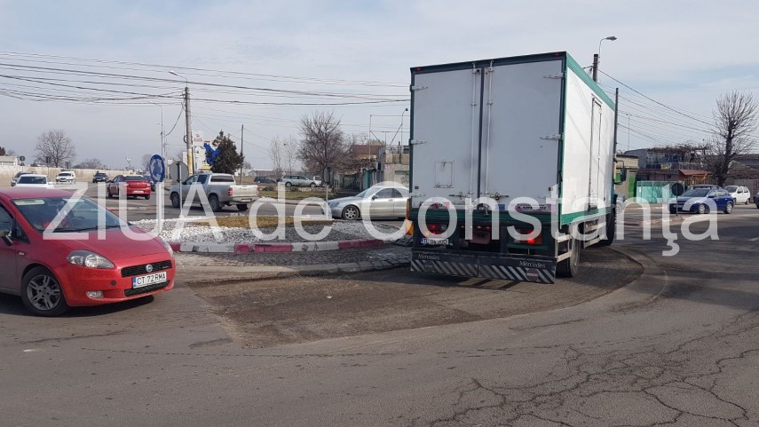 trafic ingreunat in municipiul constanta la intersectia bulevardelor i c bratianu si aurel vlaicu de trafic ingreunat in municipiul constanta la intersectia bulevardelor i c bratianu si aurel vlaicu de