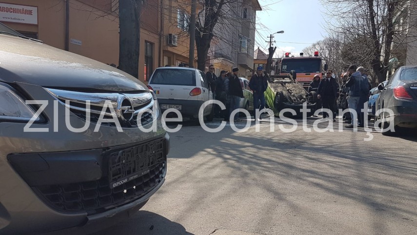 imagini de la eveniment accident rutier spectaculos in constanta pe strada constantin bratescu o masina imagini de la eveniment accident rutier spectaculos in constanta pe strada constantin bratescu o masina