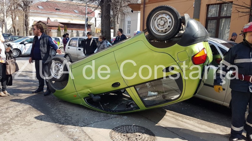 imagini de la eveniment accident rutier spectaculos in constanta pe strada constantin bratescu o masina imagini de la eveniment accident rutier spectaculos in constanta pe strada constantin bratescu o masina