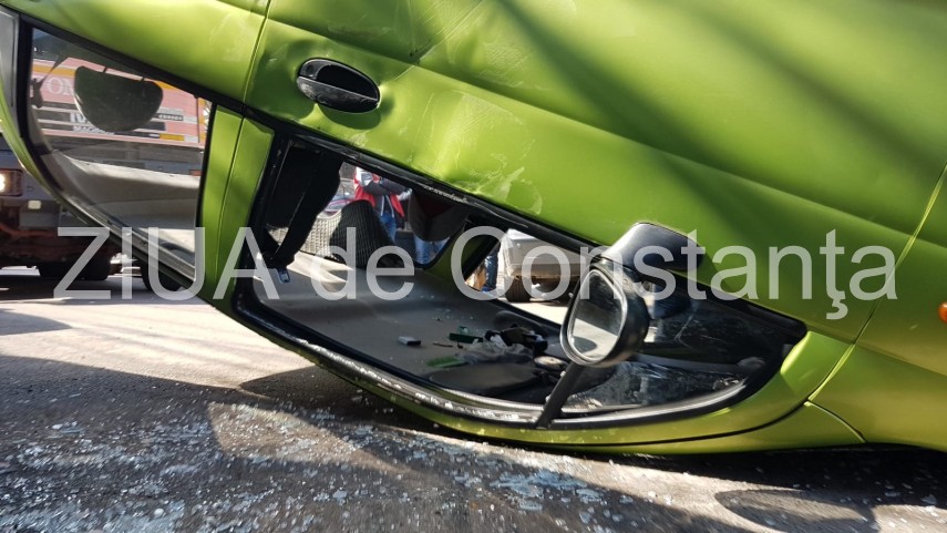 imagini de la eveniment accident rutier spectaculos in constanta pe strada constantin bratescu o masina imagini de la eveniment accident rutier spectaculos in constanta pe strada constantin bratescu o masina
