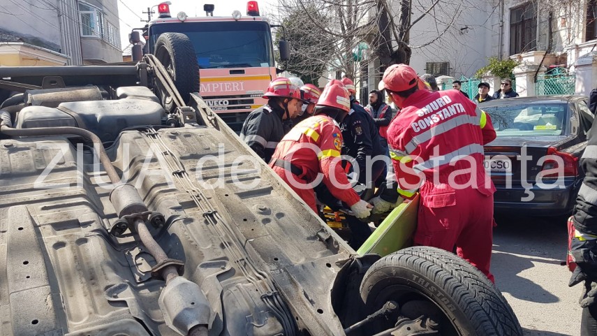 imagini de la eveniment accident rutier spectaculos in constanta pe strada constantin bratescu o masina imagini de la eveniment accident rutier spectaculos in constanta pe strada constantin bratescu o masina