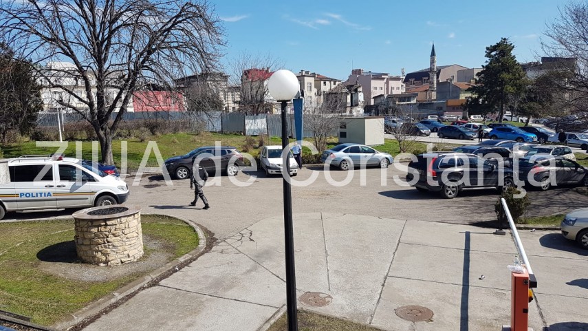 agitatie la palatul de justitie din constanta suspecti de camatarie sunt prezentati cu propunere de arestare agitatie la palatul de justitie din constanta suspecti de camatarie sunt prezentati cu propunere de arestare
