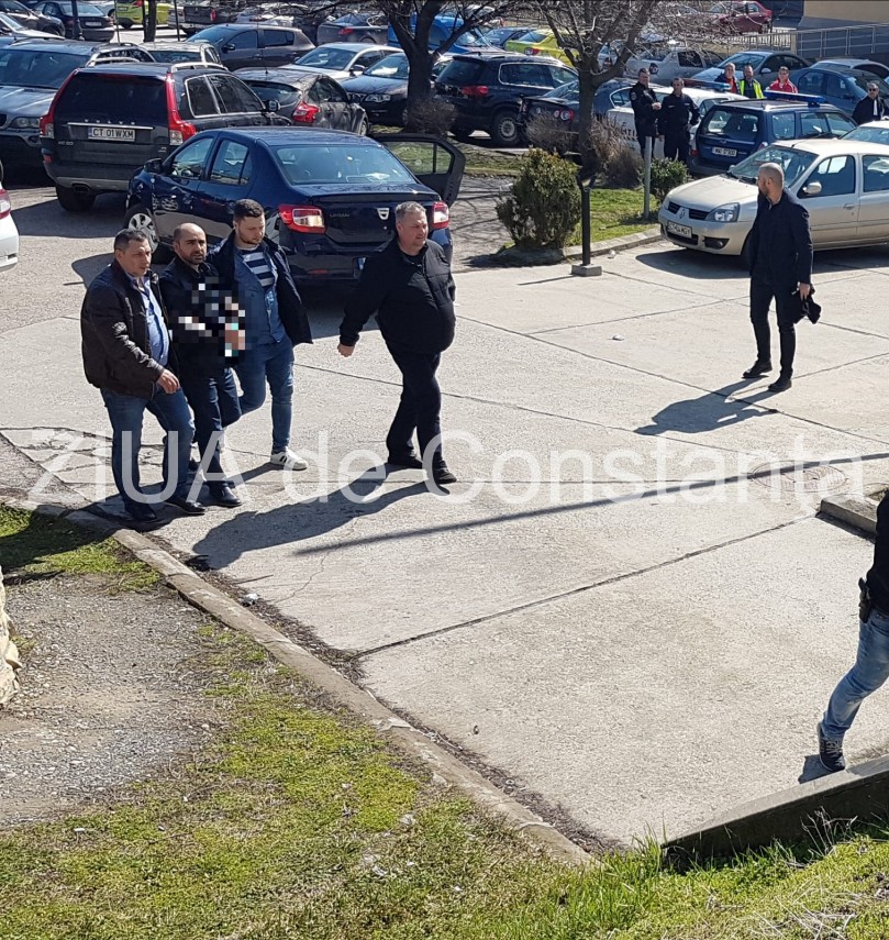 agitatie la palatul de justitie din constanta suspecti de camatarie sunt prezentati cu propunere de arestare agitatie la palatul de justitie din constanta suspecti de camatarie sunt prezentati cu propunere de arestare