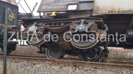 Imagini spectaculoase la Constanța. Două vagoane cisternă s-au răsturnat în zona podului IPMC (fotoreportaj) 