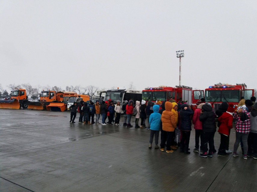 militarii fortelor aeriene romane au prezentat tehnica militara elevilor din judetul constanta evenimentul militarii fortelor aeriene romane au prezentat tehnica militara elevilor din judetul constanta evenimentul