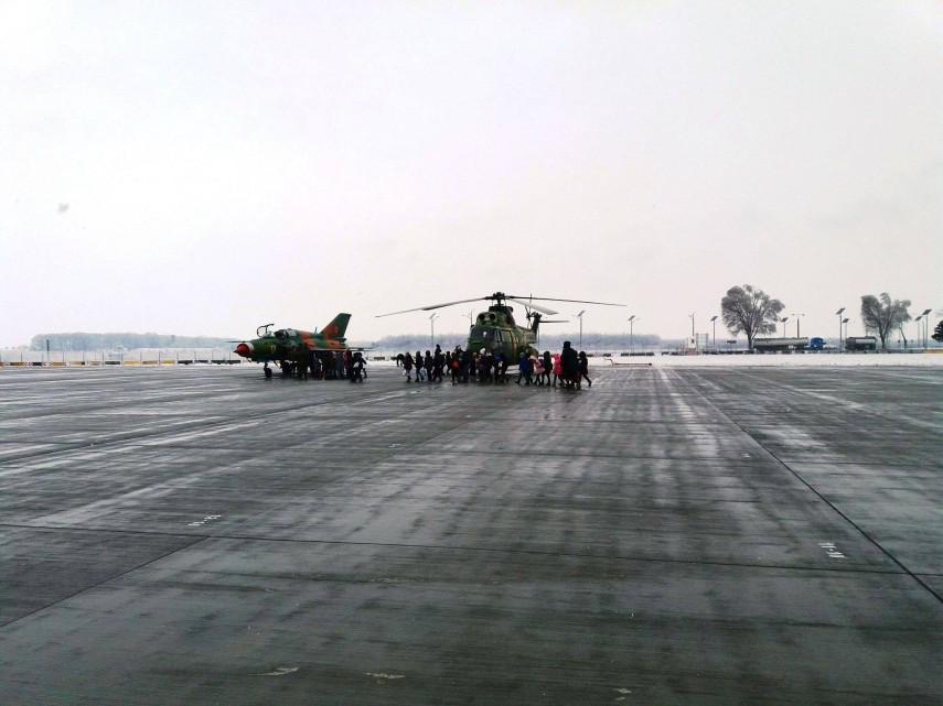militarii fortelor aeriene romane au prezentat tehnica militara elevilor din judetul constanta evenimentul militarii fortelor aeriene romane au prezentat tehnica militara elevilor din judetul constanta evenimentul