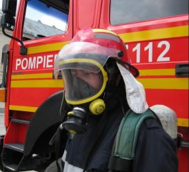 Buzău. Explozie urmată de un incendiu într-un bloc 