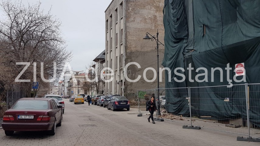 pericol pe strada traian din constanta au inceput sa cada caramizi din zidurile cladirilor vechi fotoreportaj pericol pe strada traian din constanta au inceput sa cada caramizi din zidurile cladirilor vechi fotoreportaj