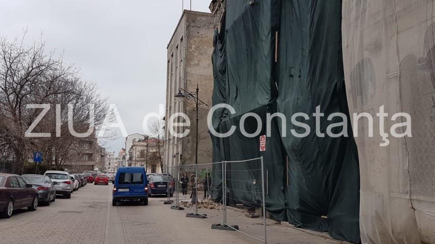 pericol pe strada traian din constanta au inceput sa cada caramizi din zidurile cladirilor vechi fotoreportaj pericol pe strada traian din constanta au inceput sa cada caramizi din zidurile cladirilor vechi fotoreportaj