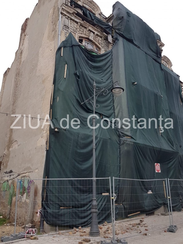 pericol pe strada traian din constanta au inceput sa cada caramizi din zidurile cladirilor vechi fotoreportaj pericol pe strada traian din constanta au inceput sa cada caramizi din zidurile cladirilor vechi fotoreportaj