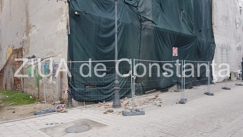 pericol pe strada traian din constanta au inceput sa cada caramizi din zidurile cladirilor vechi fotoreportaj pericol pe strada traian din constanta au inceput sa cada caramizi din zidurile cladirilor vechi fotoreportaj