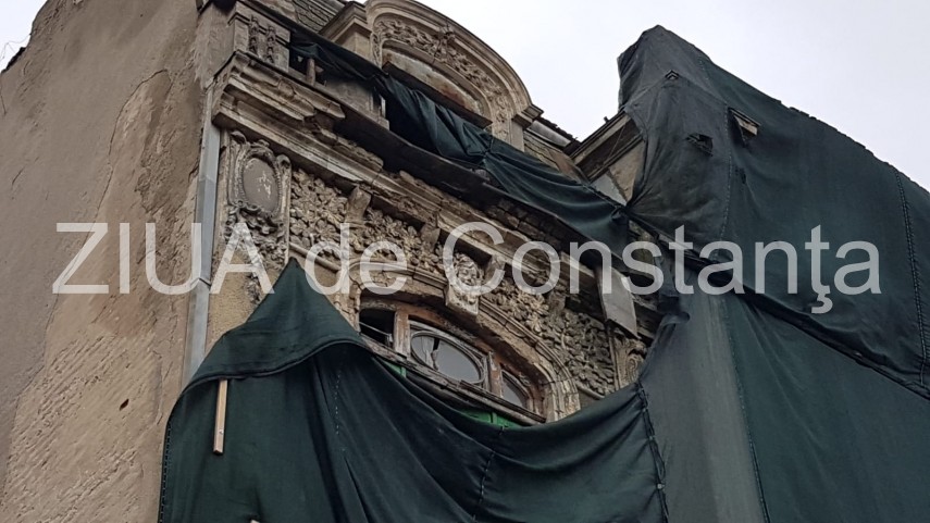 pericol pe strada traian din constanta au inceput sa cada caramizi din zidurile cladirilor vechi fotoreportaj pericol pe strada traian din constanta au inceput sa cada caramizi din zidurile cladirilor vechi fotoreportaj