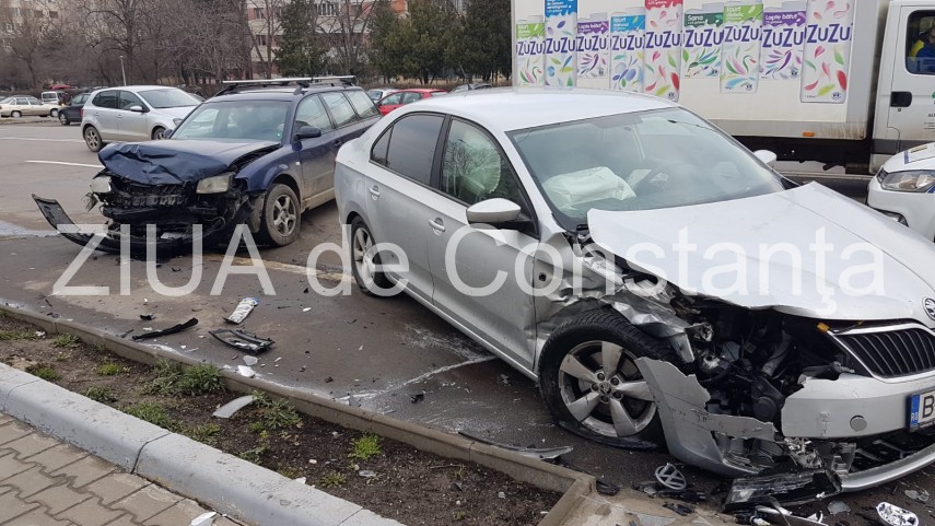 imagini de la eveniment impact violent intre doua masini in constanta pe bulevardul tomis o persoana imagini de la eveniment impact violent intre doua masini in constanta pe bulevardul tomis o persoana