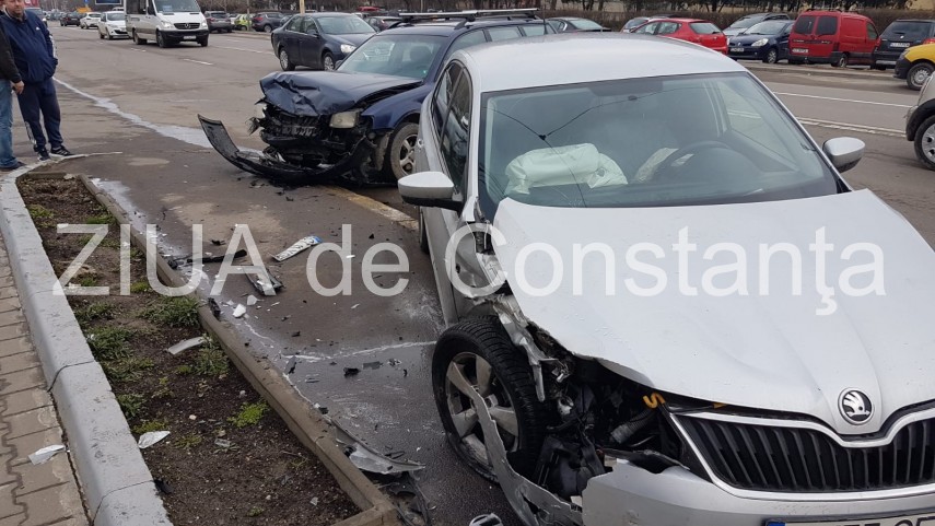 imagini de la eveniment impact violent intre doua masini in constanta pe bulevardul tomis o persoana imagini de la eveniment impact violent intre doua masini in constanta pe bulevardul tomis o persoana