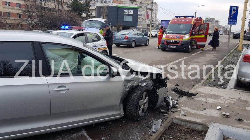 imagini de la eveniment impact violent intre doua masini in constanta pe bulevardul tomis o persoana imagini de la eveniment impact violent intre doua masini in constanta pe bulevardul tomis o persoana