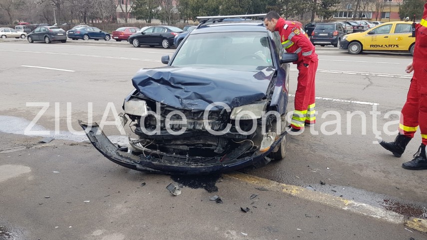 imagini de la eveniment impact violent intre doua masini in constanta pe bulevardul tomis o persoana imagini de la eveniment impact violent intre doua masini in constanta pe bulevardul tomis o persoana