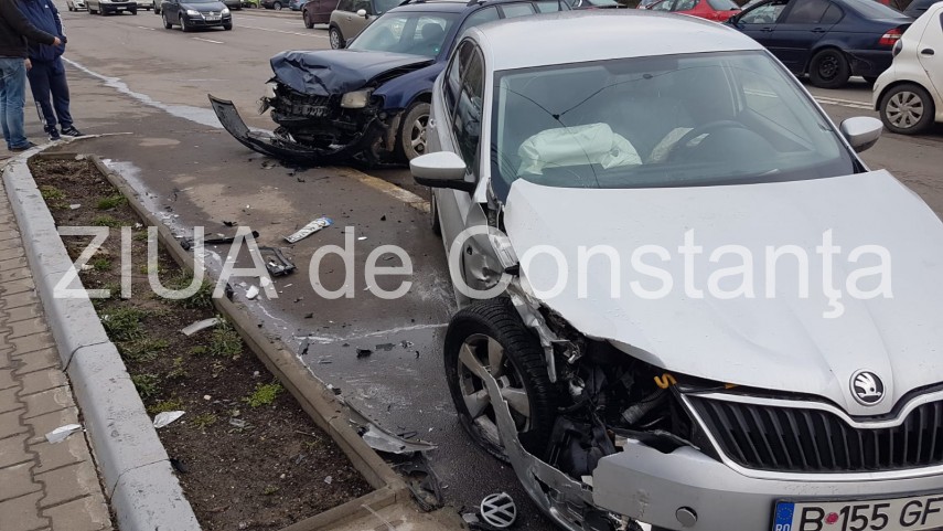 imagini de la eveniment impact violent intre doua masini in constanta pe bulevardul tomis o persoana imagini de la eveniment impact violent intre doua masini in constanta pe bulevardul tomis o persoana