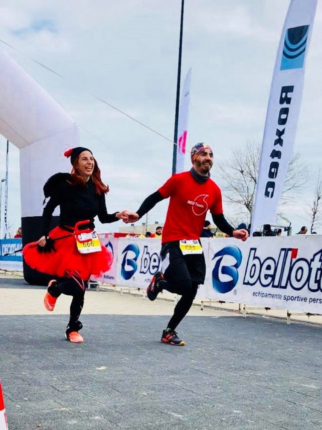 carmina capitanu a facut senzatie la maratonul nisipului a alergat si o diavolita a avut numarul de concurs carmina capitanu a facut senzatie la maratonul nisipului a alergat si o diavolita a avut numarul de concurs