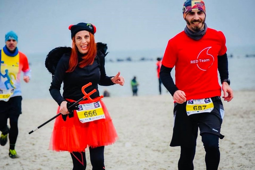 carmina capitanu a facut senzatie la maratonul nisipului a alergat si o diavolita a avut numarul de concurs carmina capitanu a facut senzatie la maratonul nisipului a alergat si o diavolita a avut numarul de concurs