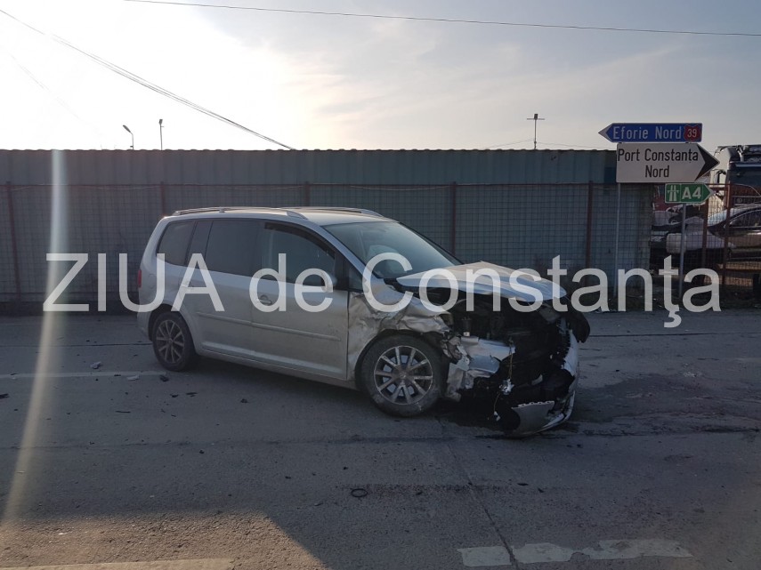imagini de la eveniment accident rutier in eforie nord doua masini implicate 655391 imagini de la eveniment accident rutier in eforie nord doua masini implicate 655391