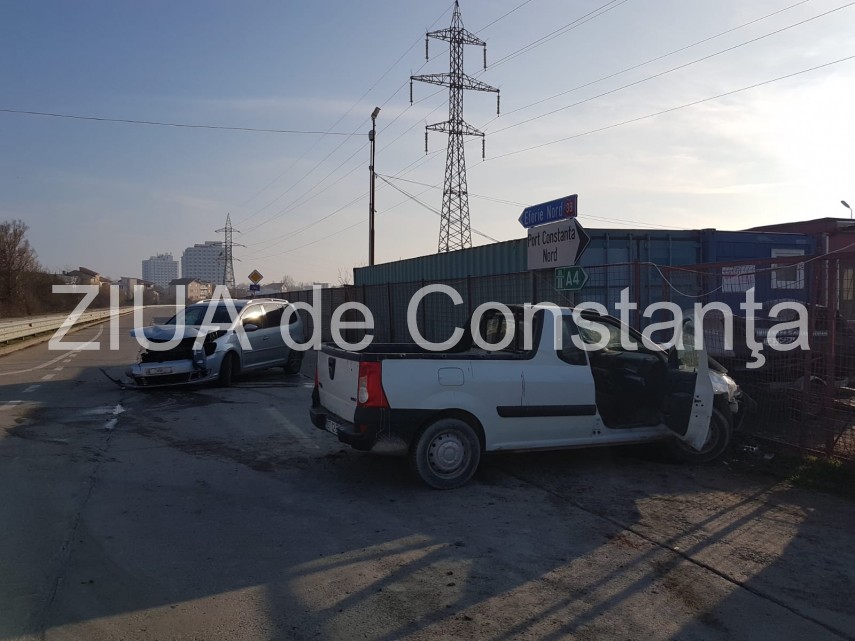 imagini de la eveniment accident rutier in eforie nord doua masini implicate 655391 imagini de la eveniment accident rutier in eforie nord doua masini implicate 655391