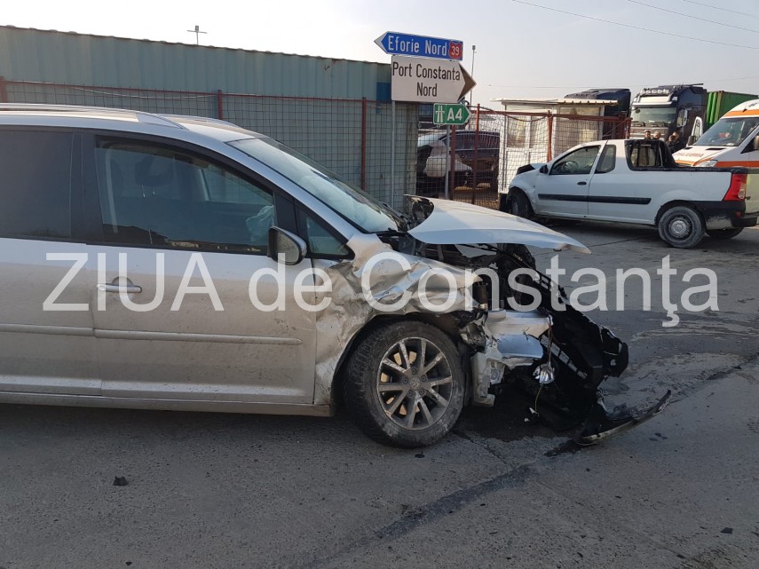 imagini de la eveniment accident rutier in eforie nord doua masini implicate 655391 imagini de la eveniment accident rutier in eforie nord doua masini implicate 655391