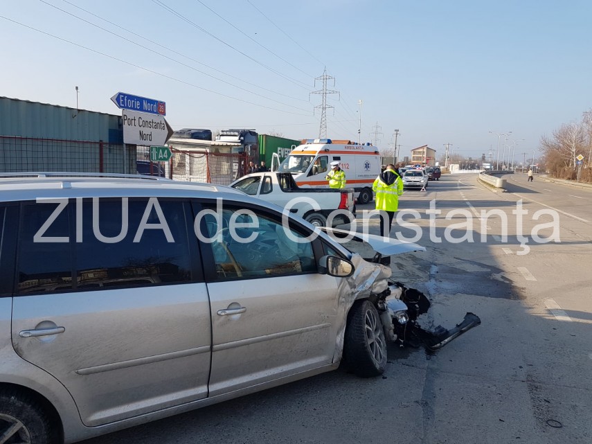 imagini de la eveniment accident rutier in eforie nord doua masini implicate 655391 imagini de la eveniment accident rutier in eforie nord doua masini implicate 655391