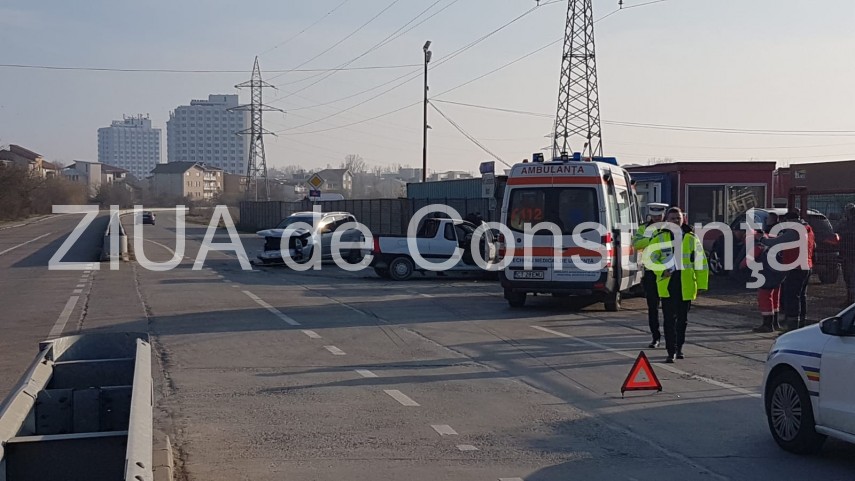imagini de la eveniment accident rutier in eforie nord doua masini implicate 655391 imagini de la eveniment accident rutier in eforie nord doua masini implicate 655391