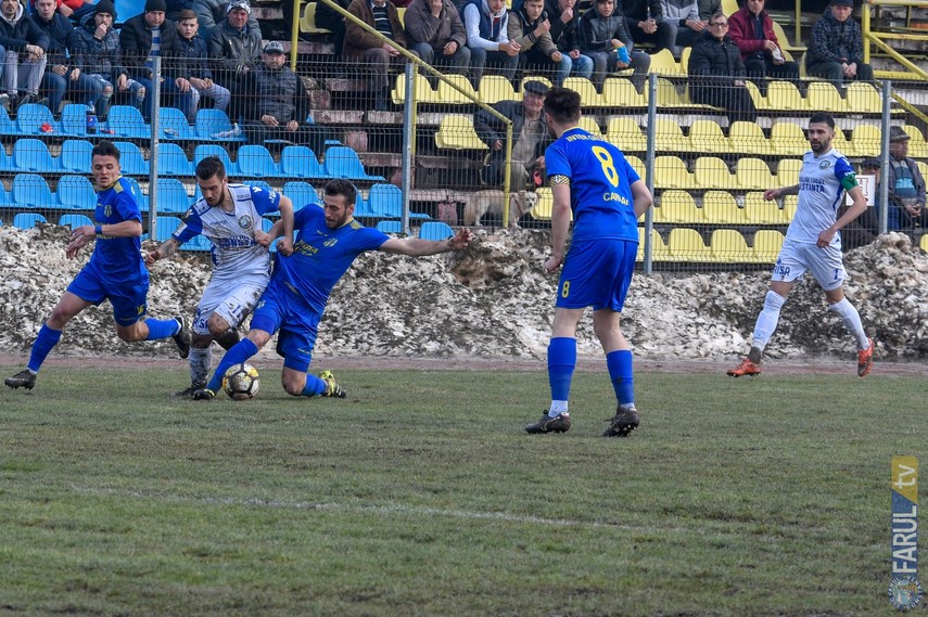 un tanar in scaun cu rotile si tatal sau lilian badea care e primarul comunei ograda invitati ai ssc un tanar in scaun cu rotile si tatal sau lilian badea care e primarul comunei ograda invitati ai ssc