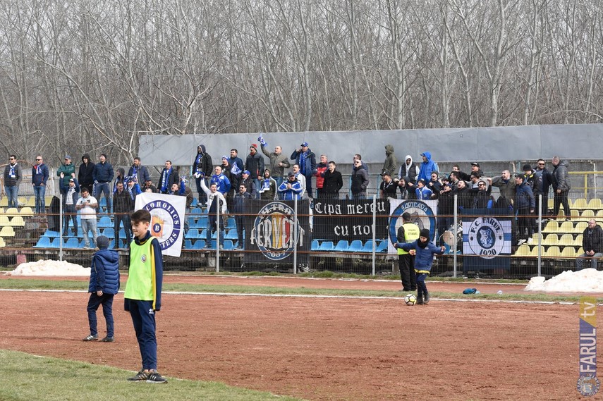 un tanar in scaun cu rotile si tatal sau lilian badea care e primarul comunei ograda invitati ai ssc un tanar in scaun cu rotile si tatal sau lilian badea care e primarul comunei ograda invitati ai ssc