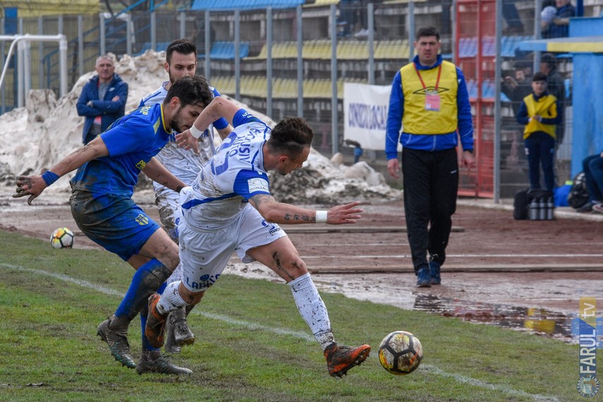 un tanar in scaun cu rotile si tatal sau lilian badea care e primarul comunei ograda invitati ai ssc un tanar in scaun cu rotile si tatal sau lilian badea care e primarul comunei ograda invitati ai ssc