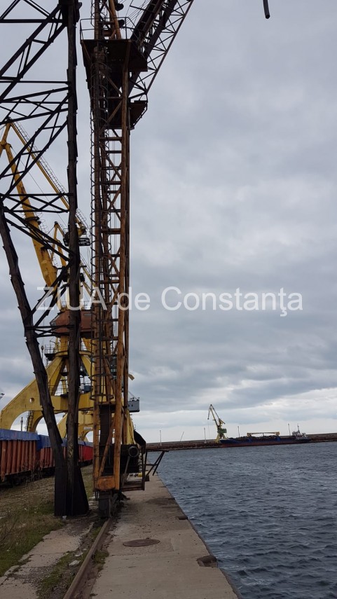 o macara a cazut in mare in dana 23 a portului constanta 655488 o macara a cazut in mare in dana 23 a portului constanta 655488