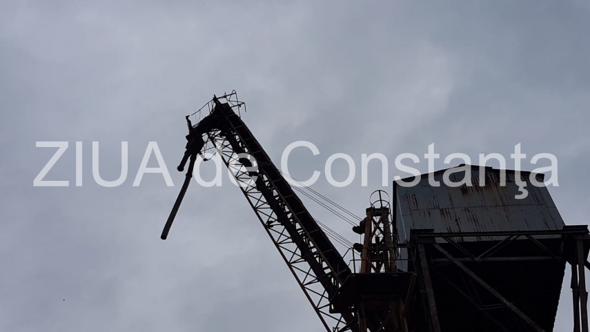 o macara a cazut in mare in dana 23 a portului constanta 655488 o macara a cazut in mare in dana 23 a portului constanta 655488
