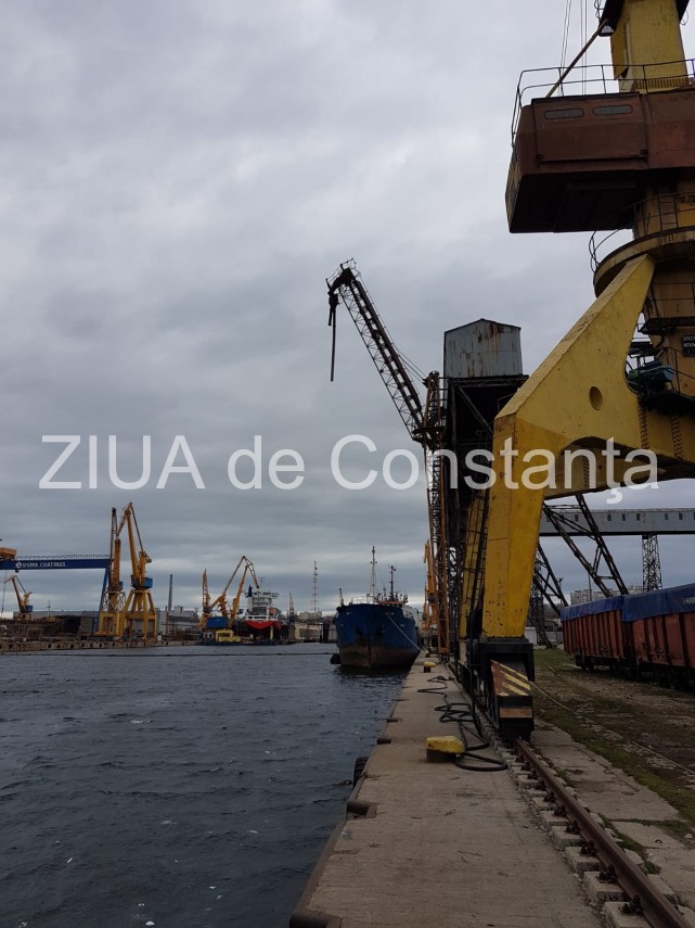 o macara a cazut in mare in dana 23 a portului constanta 655488 o macara a cazut in mare in dana 23 a portului constanta 655488