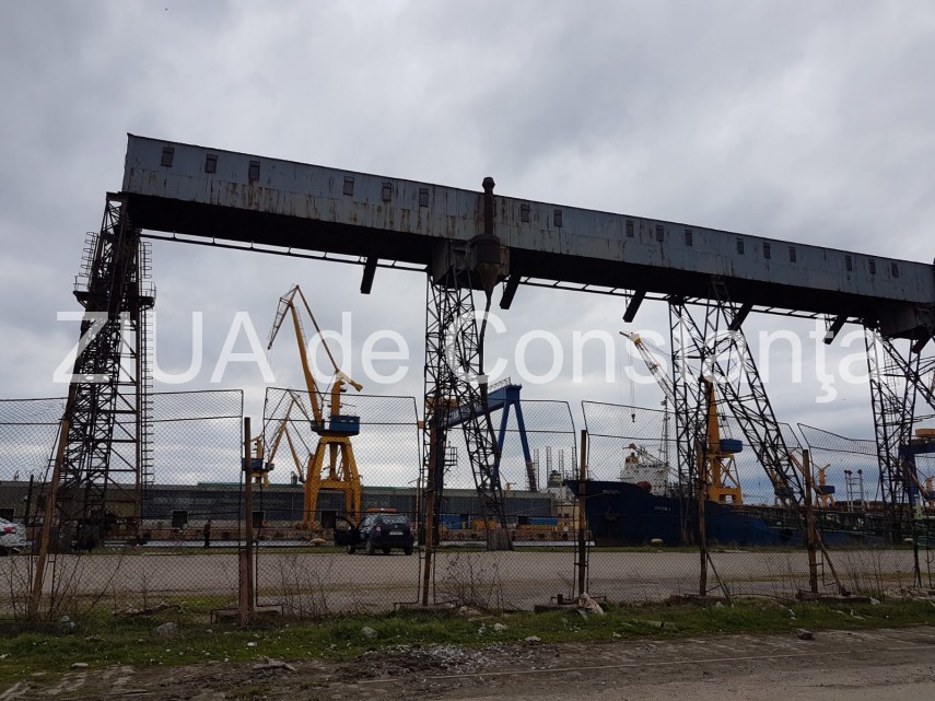 o macara a cazut in mare in dana 23 a portului constanta 655488 o macara a cazut in mare in dana 23 a portului constanta 655488